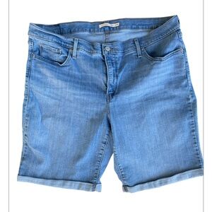 Levi Strauss women’s plus size 20 blue jeans Bermuda shorts
